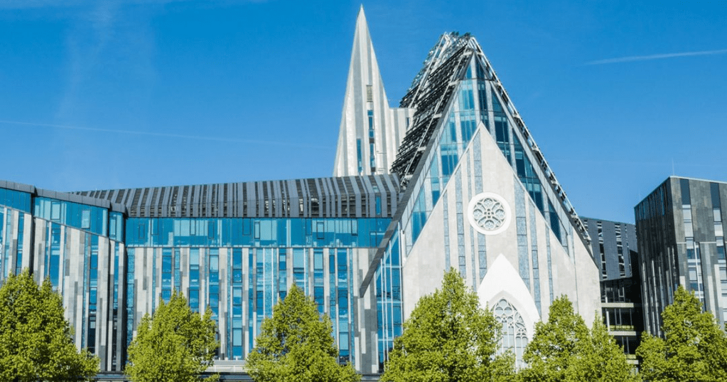 Tampak bangunan kampus Leipzig University di Leipzig, Jerman, sebagai bagian dari lingkungan pendidikan universitas.