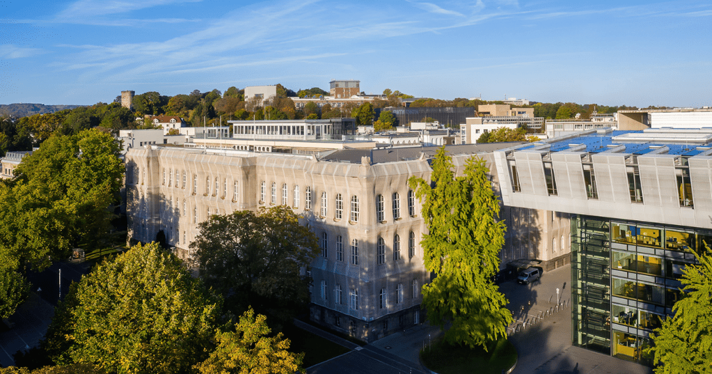 Ilustrasi berkuliah di RWTH Aachen University