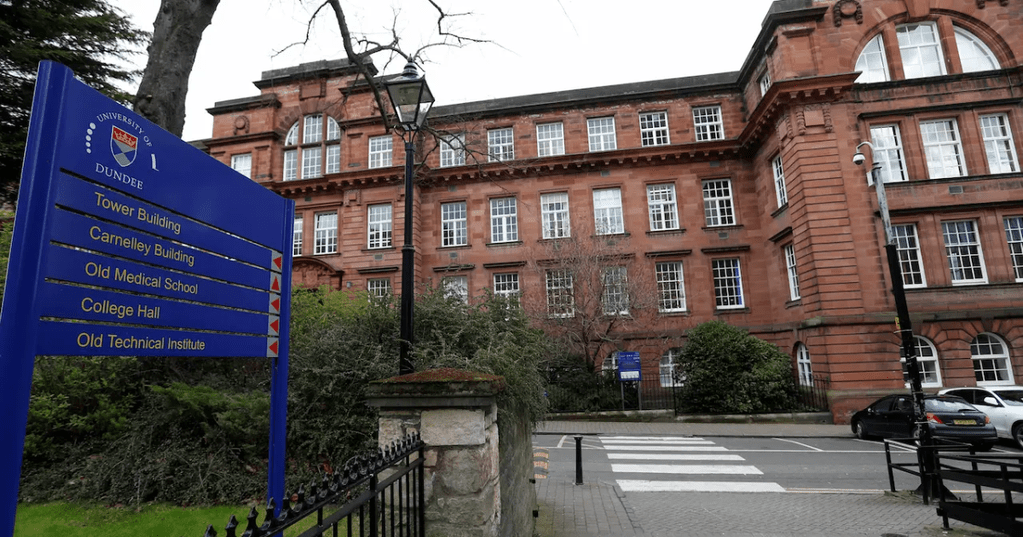 Ilustrasi kuliah S1 di University of Dundee dengan beasiswa Dundee Global Excellence Scholarship