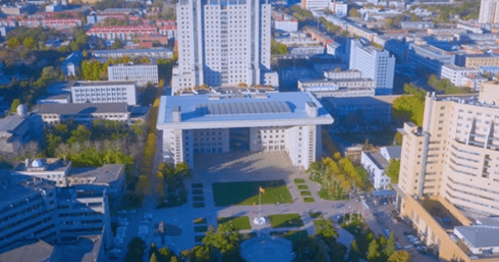 Suasana kampus Beijing Normal University
