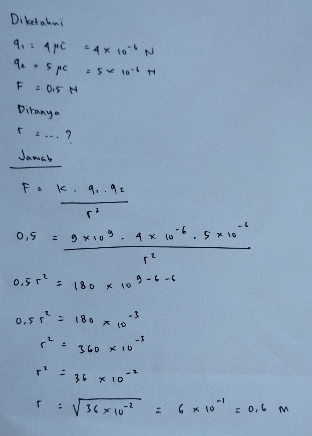 Dua Buah Muatan Sebesar 4 C Dan 5 C Masing-masing ...