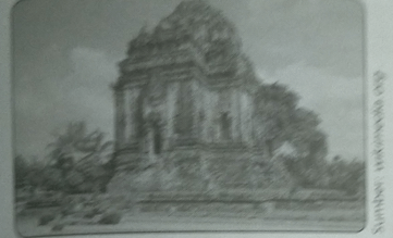 perhatikan gambar berikut. candi tersebut bernam...